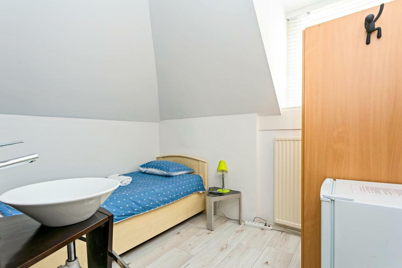 Guesthouse Living & Sleeping Eindhoven Esterno foto